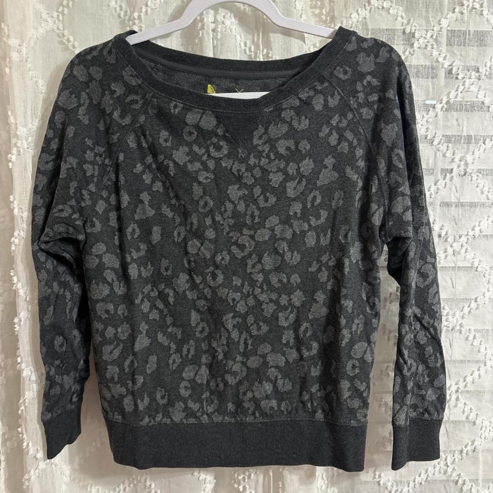 Xersion size Medium  Leopard Print Sweatshirt Charcoal Grey Pullover